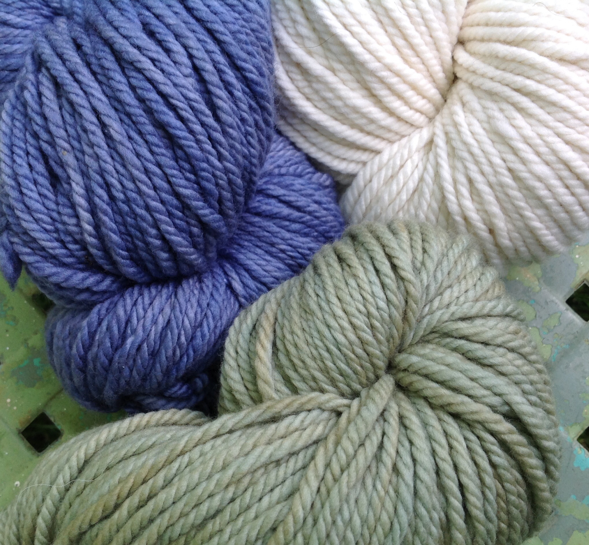 cormo-bulky-yarn-roving-acres-farm